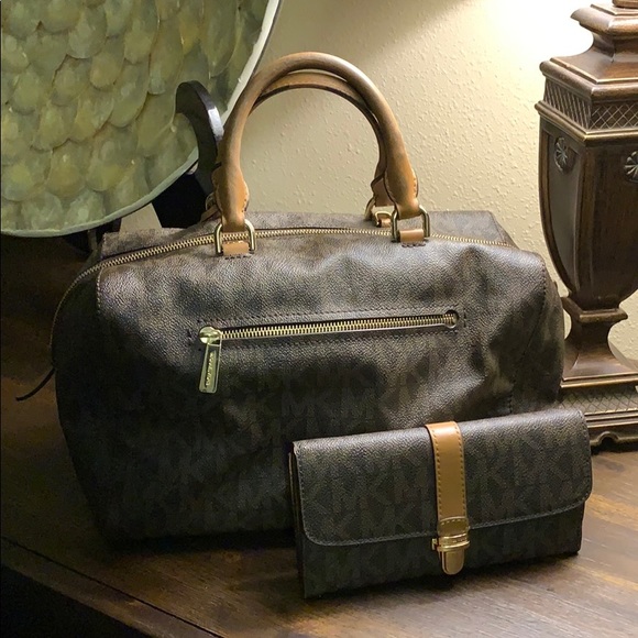 MK Handbag w/ Matching Wallet - Picture 6 of 8